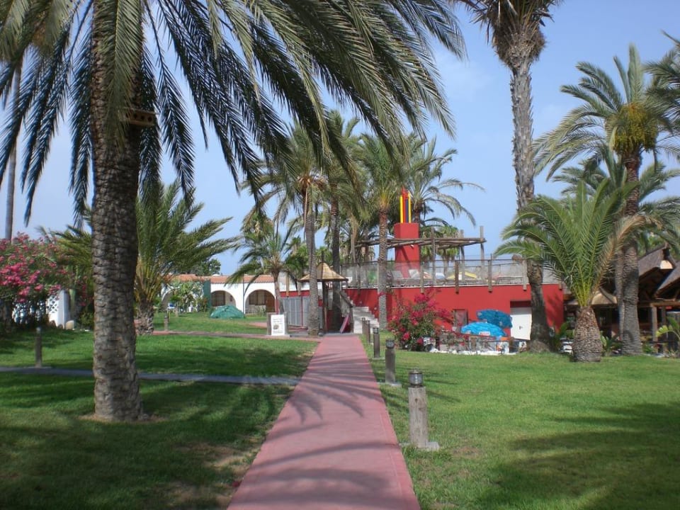 Weg zur Poolbar HL Miraflor Suites Hotel