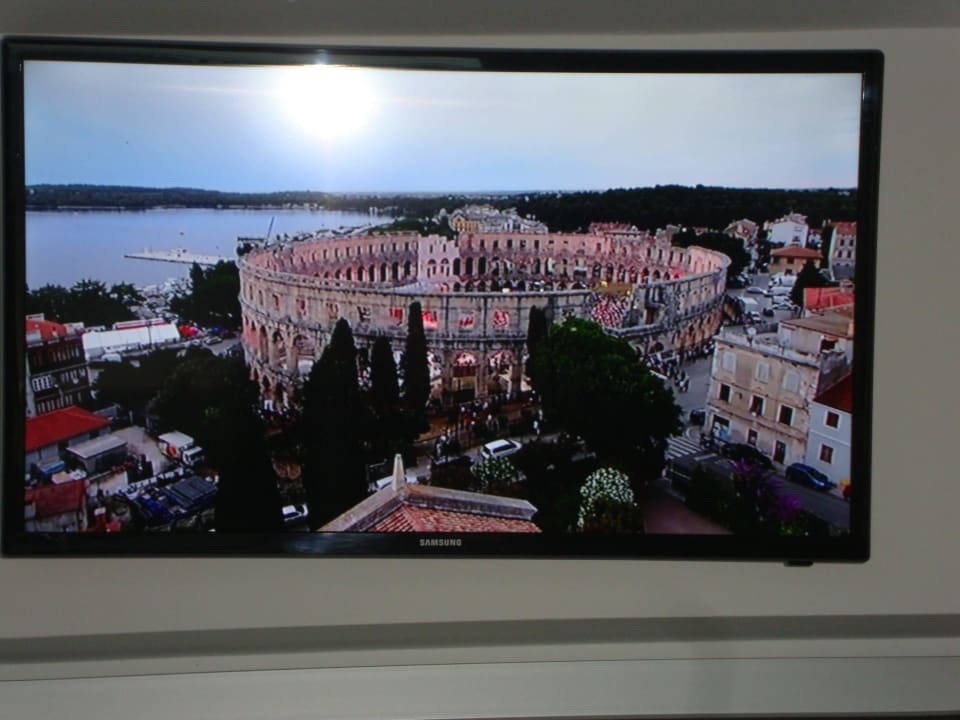 Flachbildschirm an der Wand THB Gran Bahía