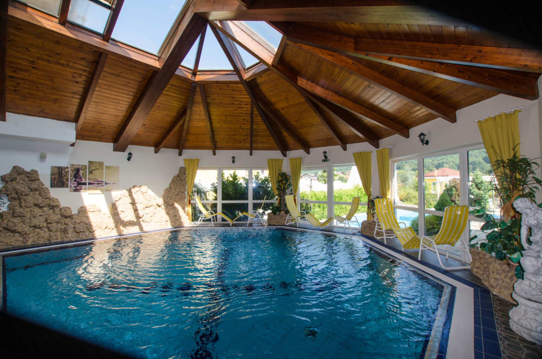 Pool Schlössl Hotel Kindl