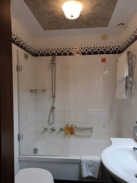 Zimmer Hotel Saturnia & International