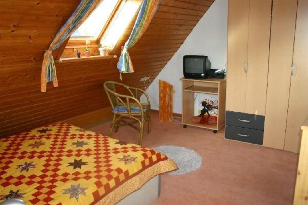 2. Schlafzimmer mit franz. Bett 140 cm Haus Störtebeker