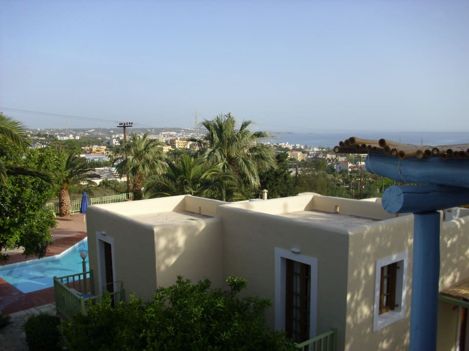 Aus dem Zimmerfenster auf den Strand Apartments Ida Village lll