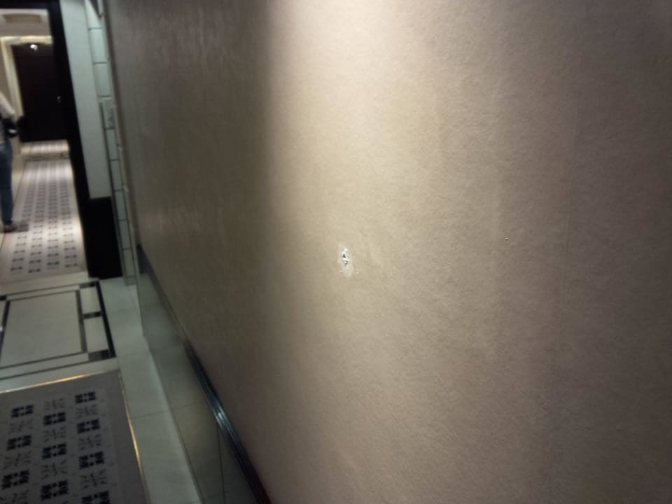 Dubellöcher in den Fluren. Hotel Adlon Kempinski Berlin