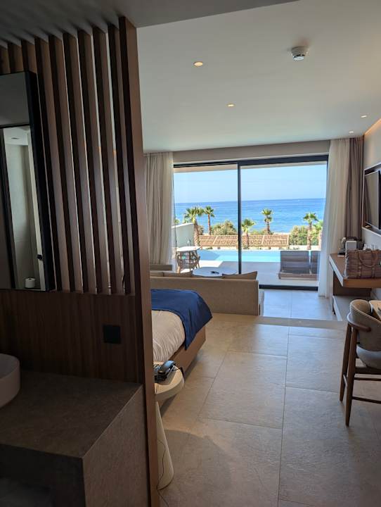 Zimmer Oros Luxury Beach Resort