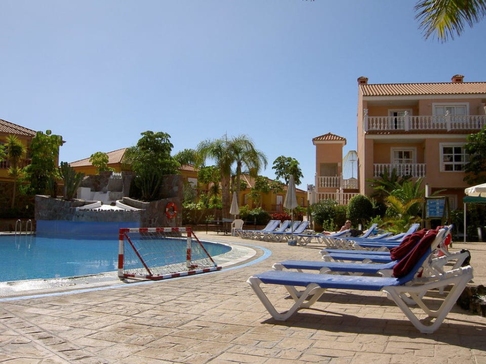 kleinerer Pool der im Februar viel wärmer war Hotel El Duque