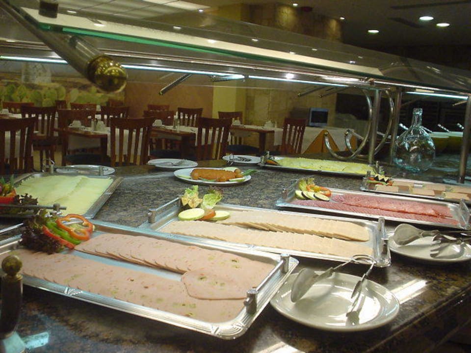 Wurstauswahl zum Frühstück Alua Suites Fuerteventura