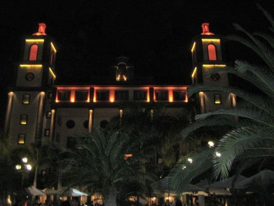 Farbliche Veränderung der Empfangshalle Lopesan Villa del Conde Resort & Thalasso