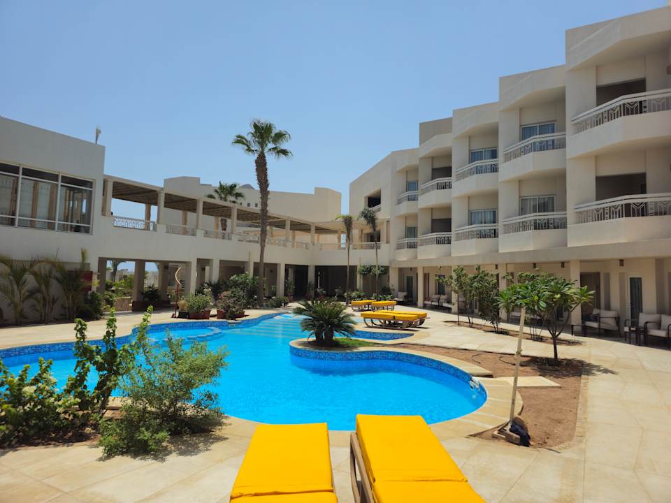 Pool DoubleTree by Hilton Sharm El Sheikh - Sharks Bay Resort