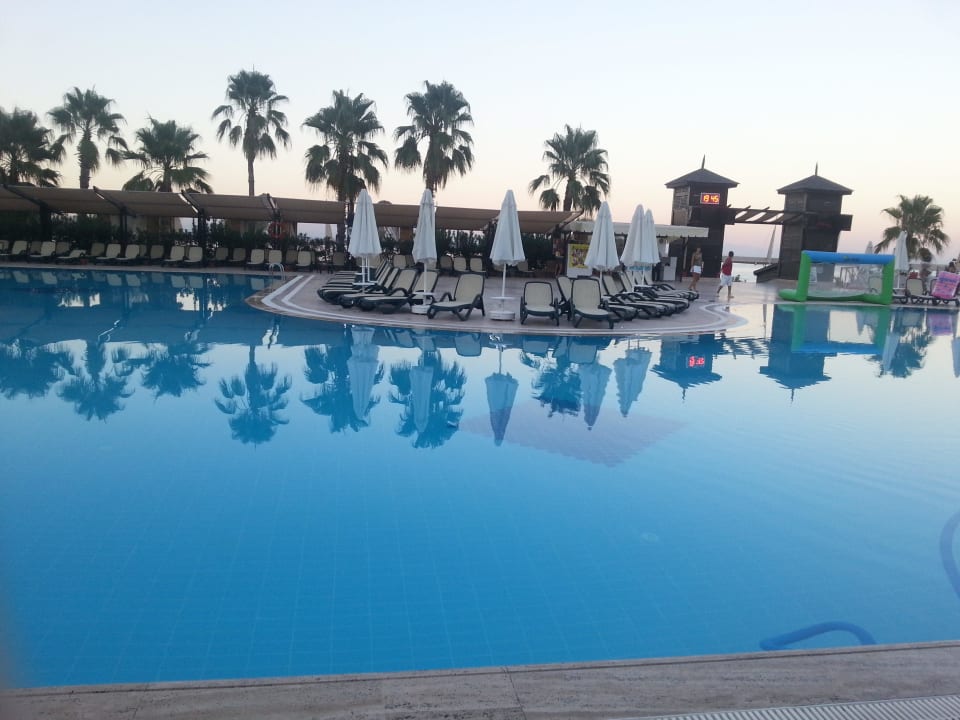Главный бассейн Crystal Flora Beach Resort