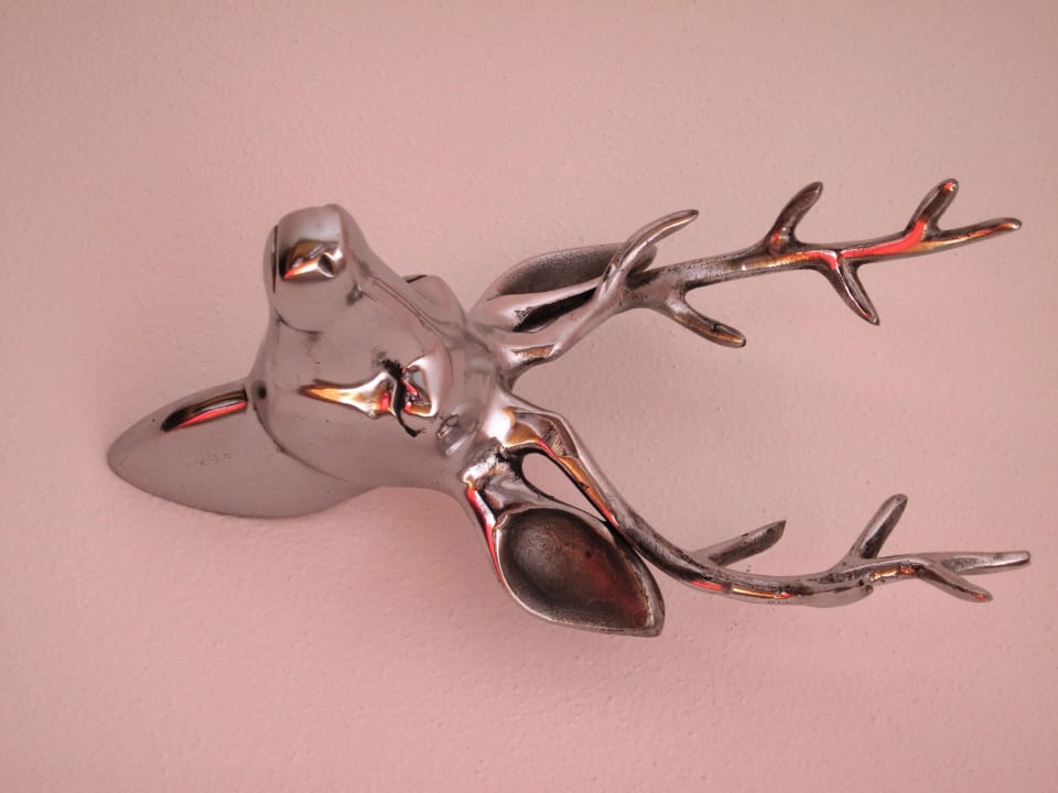 Der silberne Hirsch begegnet einem überall... Chalet S Dolomites