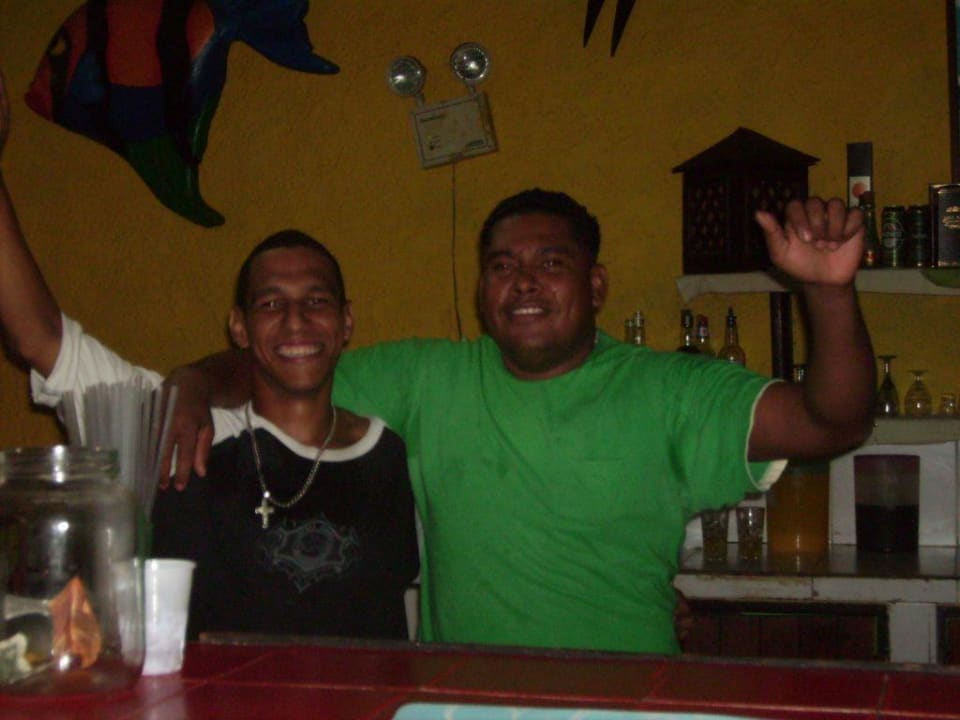 Gutgelauntes Barteam Hotel Miramar Village