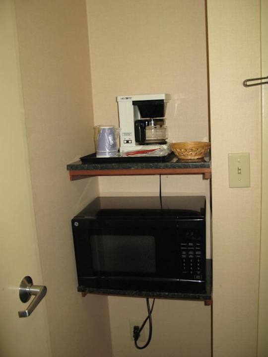 Coffeemaker und Mikrowelle Hotel Holiday Inn Express Hotel & Suites Waynesboro-Route 340