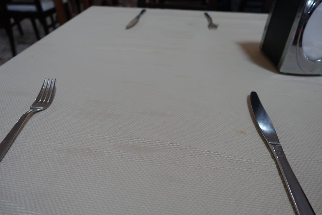 Beim Abendessen, "frische" Tische MC Beach Park Resort Hotel