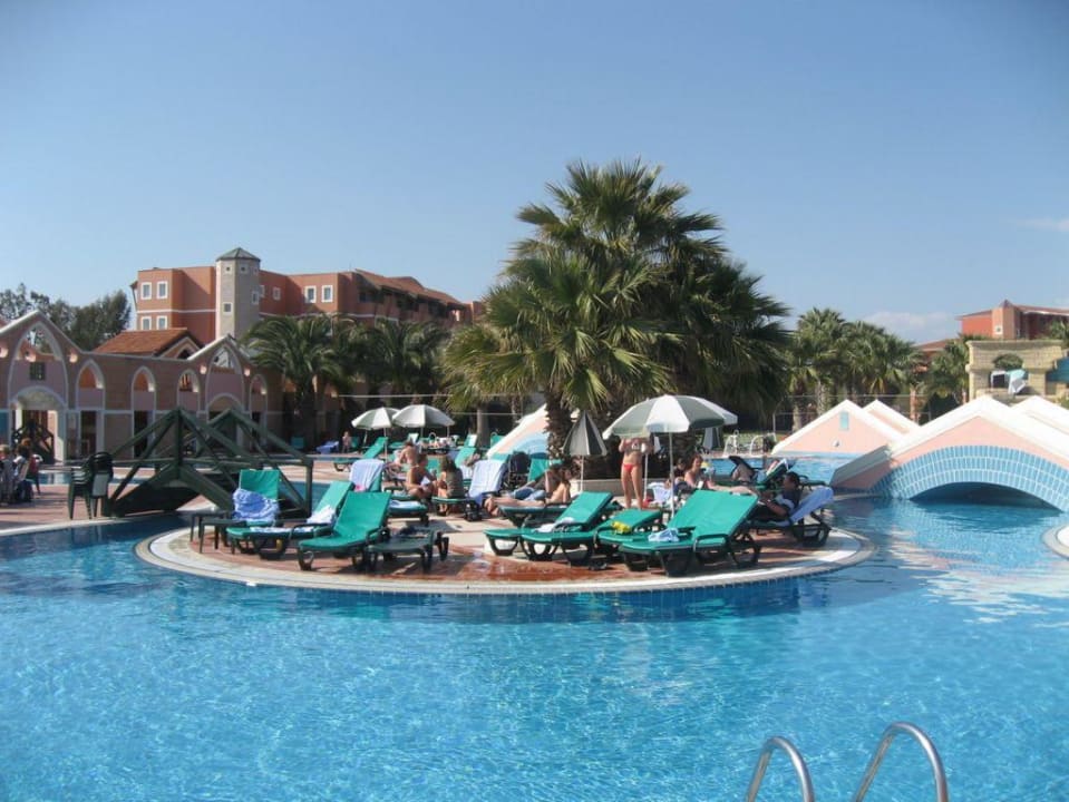 Insel auf dem Hauptpool Megasaray Club Belek