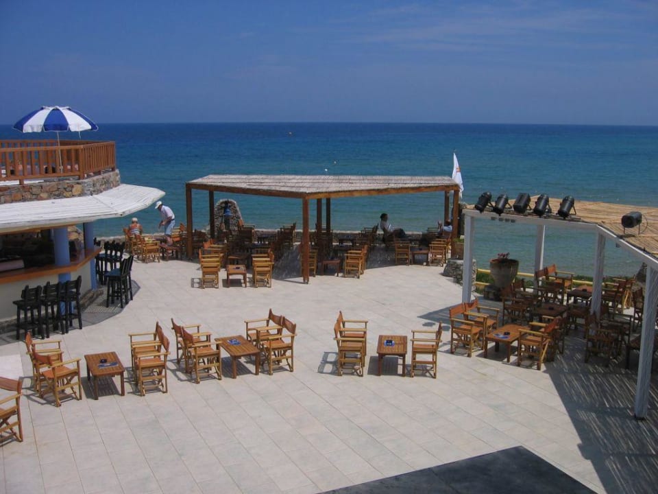 rechts geht der Weg zum Strand Ikaros Beach Luxury Resort & Spa - Adults Only