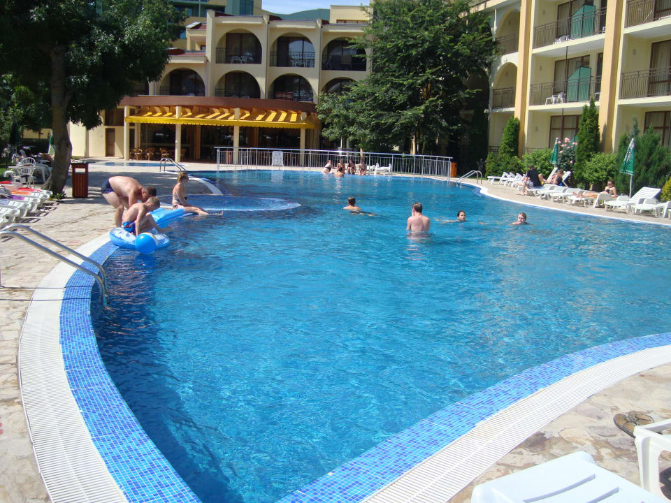 Pool mit kleinem Whirlpool Hotel Yavor Palace