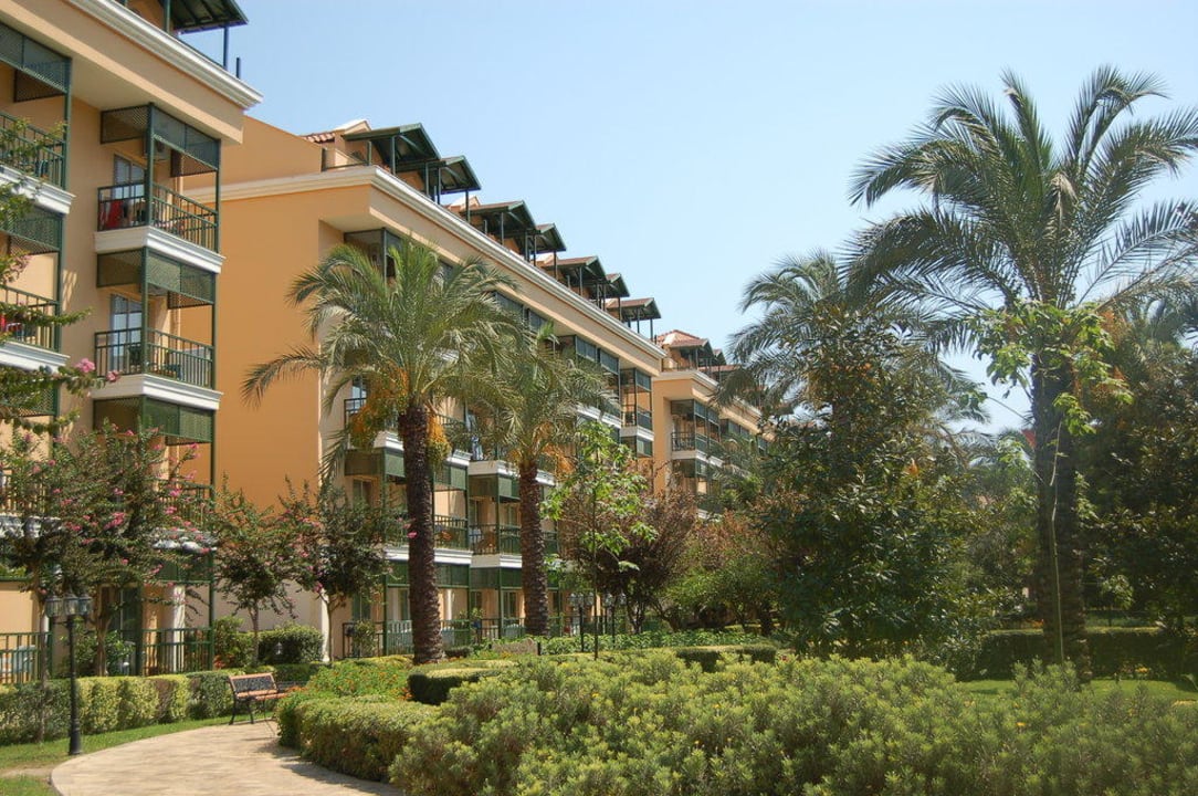 Вид на 4 и 3 корпуса Crystal Paraiso Aqua Collection