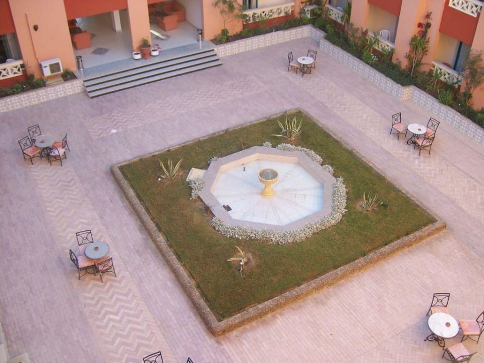 Aussicht vom Balkon in den Innenhof Pickalbatros Aqua Park Resort - Hurghada