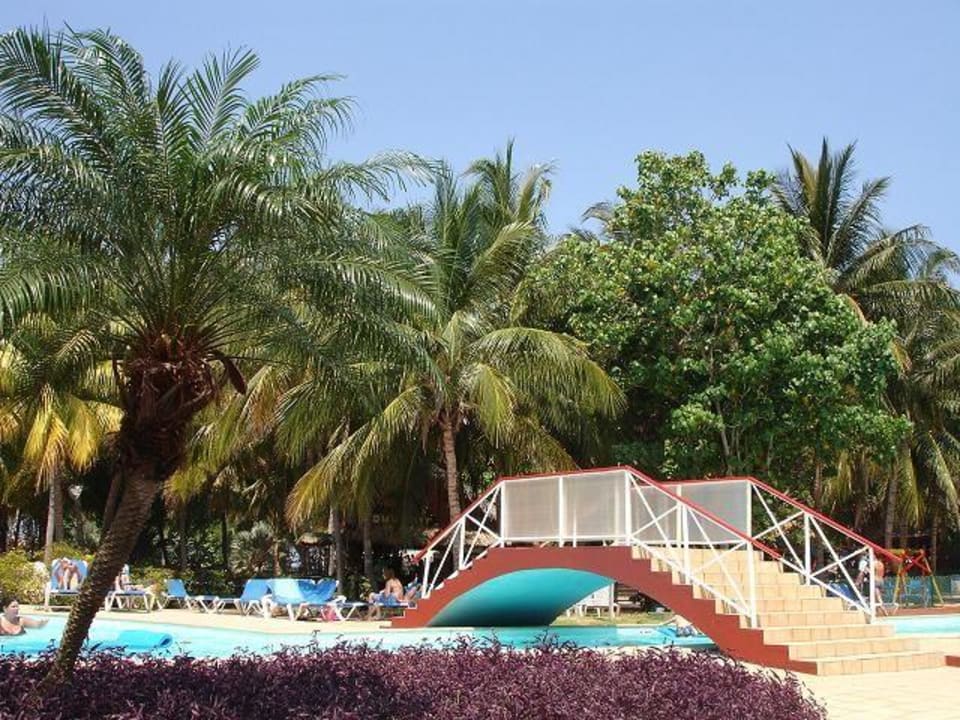 Grosser Pool Hotel Brisas del Caribe