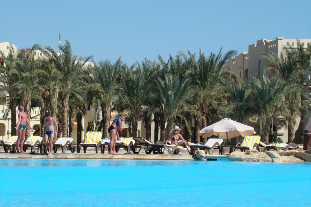 Częśc basenu i lasek palmowy Rixos Sharm El Sheikh Adults Only 18 +