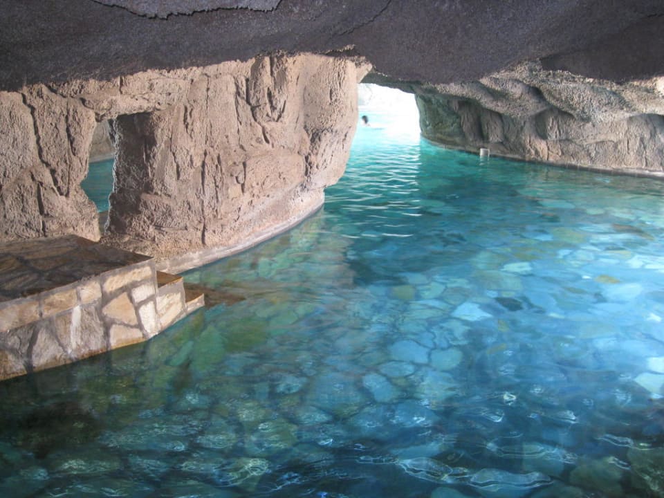 Durch die Grotte schwimmen Club Grand Side