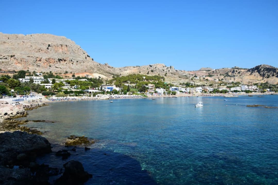 Widok na hotel od strony morza alltoura Club Hotel Porto Angeli Beach Resort