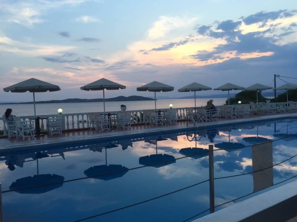 Pool am Abend Akti Ouranoupolis