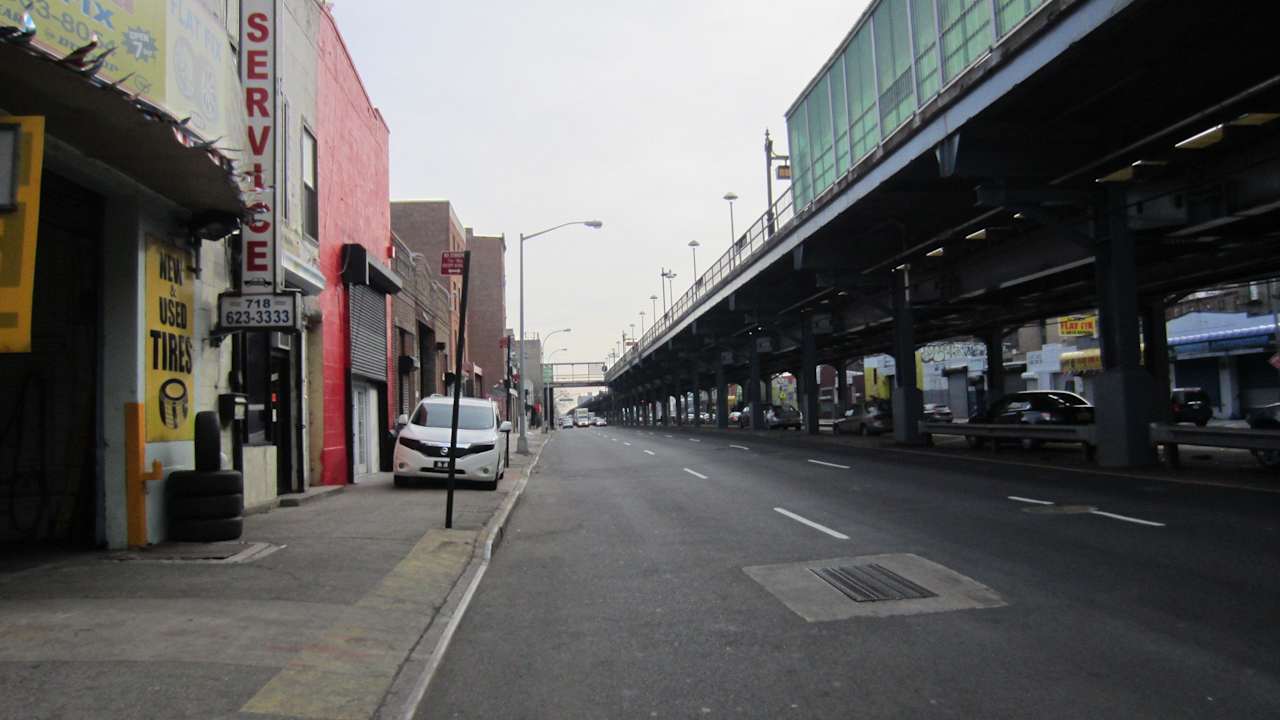 Vor dem Hotel Arena Hotel