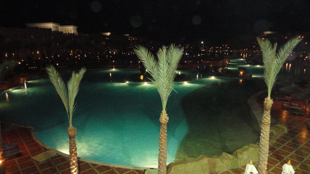 Внутренний двор вечером. Pickalbatros Palace Resort