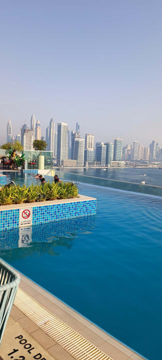 Pool NH Collection Dubai The Palm