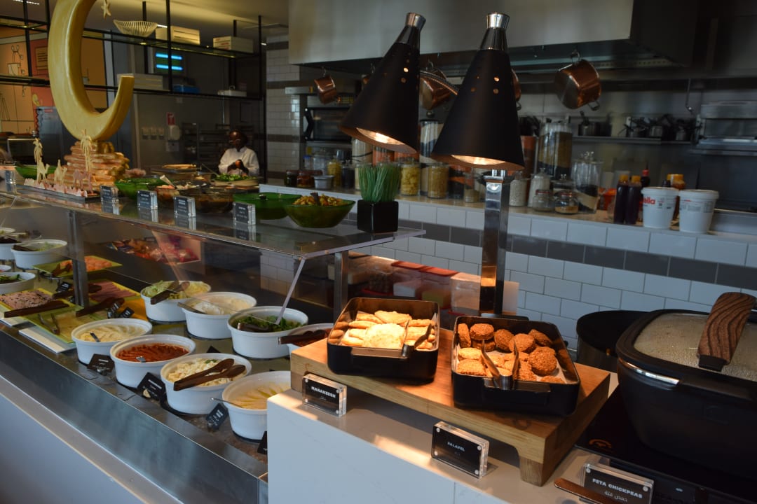 Gastro The WB Abu Dhabi, Curio Collection By Hilton