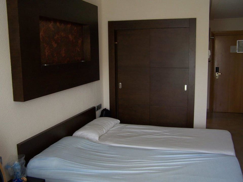 "Schrank, Bett" Condesa (Alcudia) • HolidayCheck (Mallorca | Spanien)