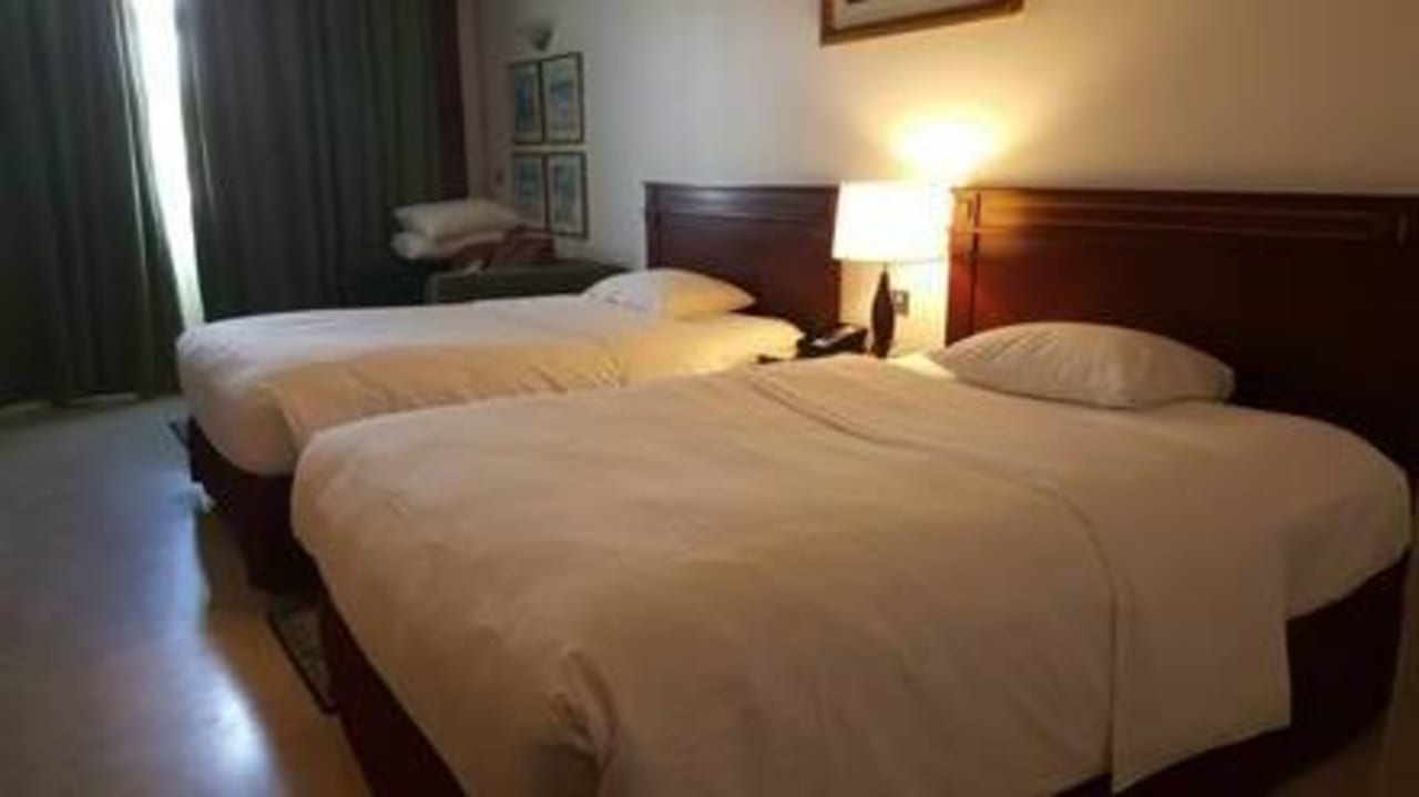 Große Betten im Zimmer Crowne Plaza Salalah