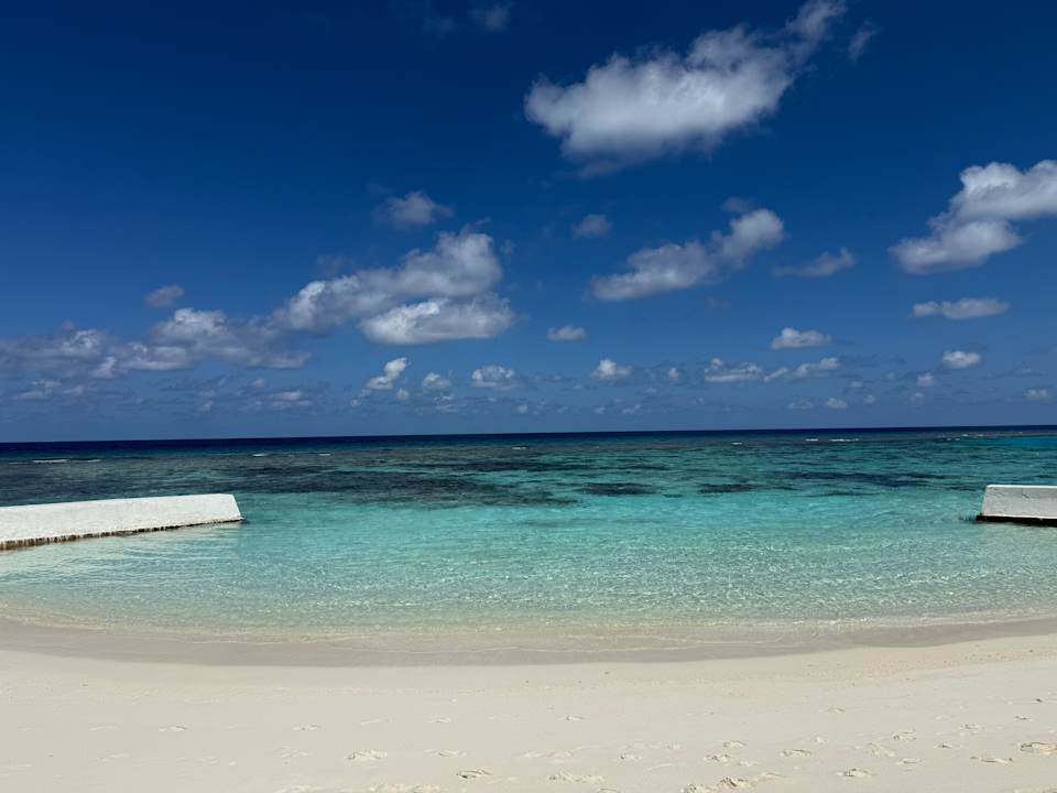 Strand OBLU SELECT at Sangeli Island