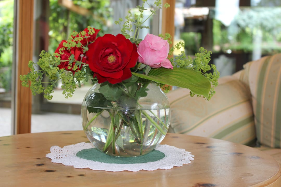 Immer mit frischen Blumen dekoriert Hotel Sand