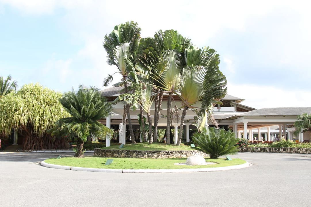 Hoteleingang Catalonia Punta Cana - All Inclusive
