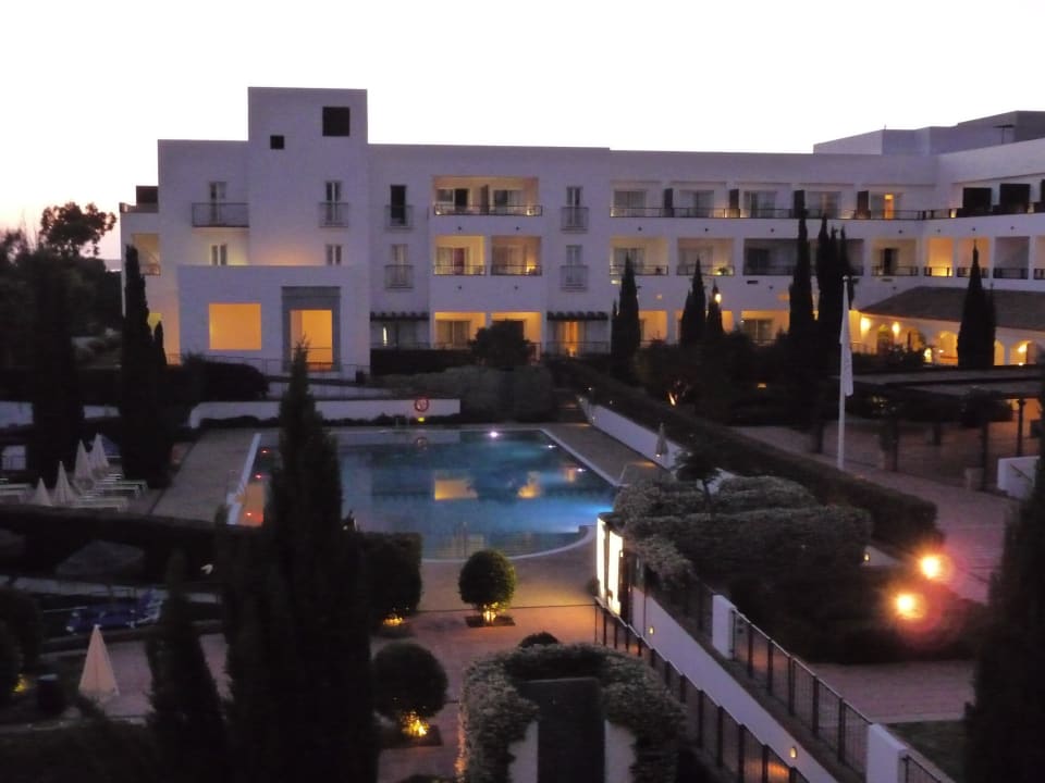 Poolanlage Fuerte costa Luz am Abend Fuerte Conil-Resort