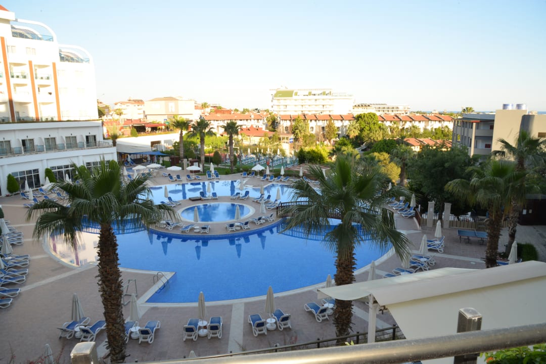 Pool Side Prenses Resort & Spa