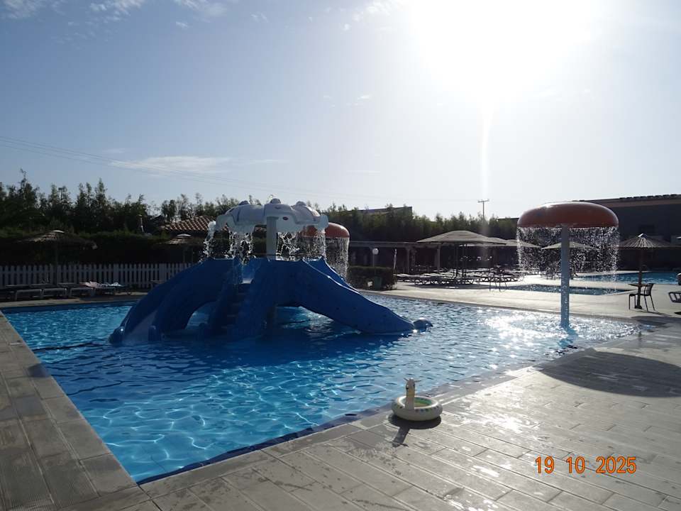 Pool Akti Beach Club