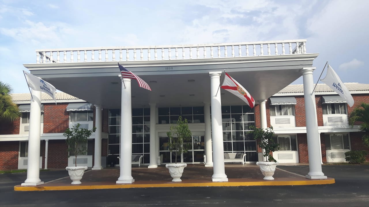 Außenansicht (vorne) Best Western Palm Beach Lakes