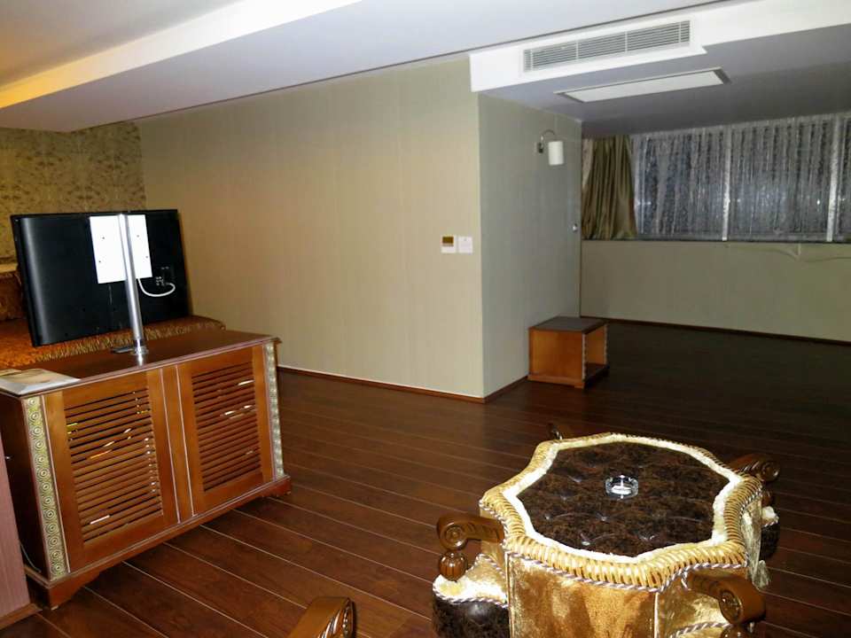 Aufenthalt und Schlafbereich Hotel Golden Palas