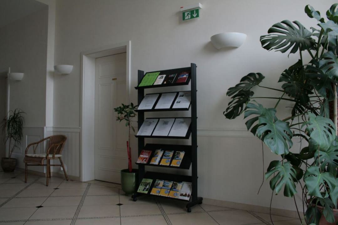 Infomaterial gegenüber der Rezeption Hotel Snorrenburg