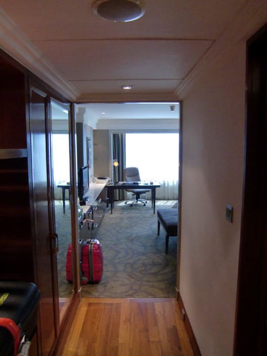 King Deluxe Room Entrance InterContinental Bangkok