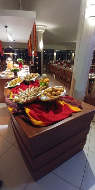 Gastro Le Peninsula Bay Beach Resort & Spa