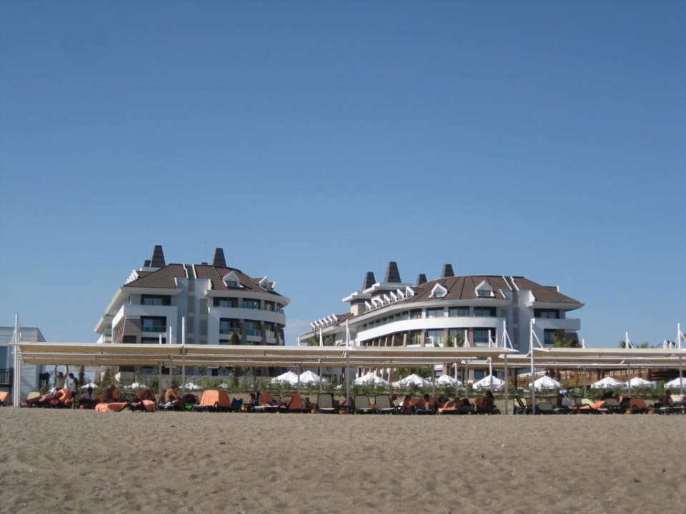 Blick vom Strand zum Hotel Sherwood Dreams Resort
