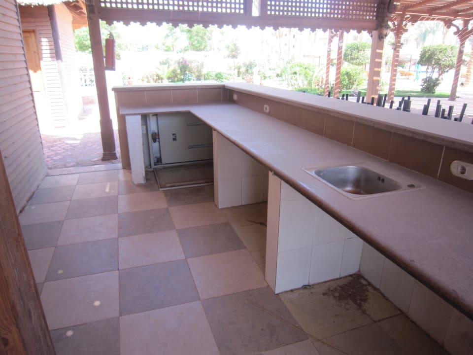 Die geschlossene Pool oder Snackbar Pyramisa Sunset Pearl Resort