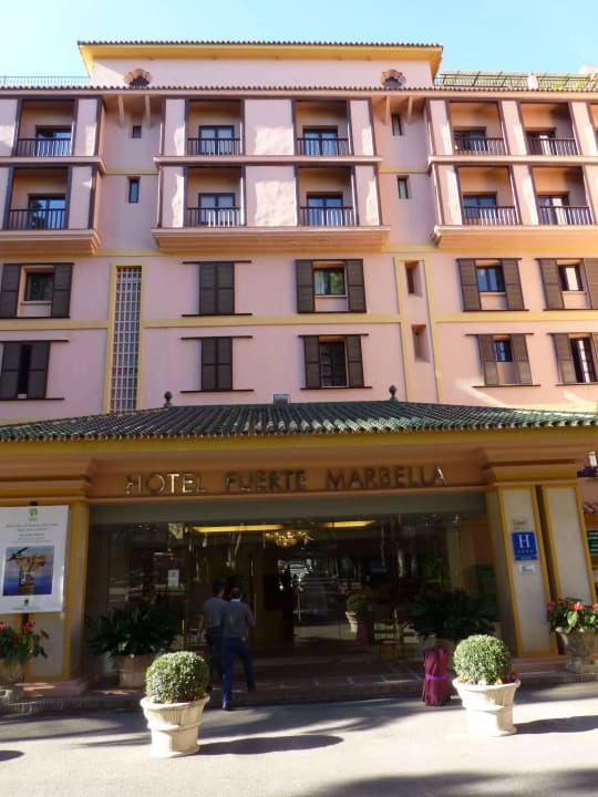Haupteingang Hotel El Fuerte Marbella