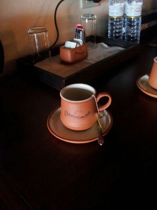 Geschirr im Zimmer Panviman Resort Koh Phangan