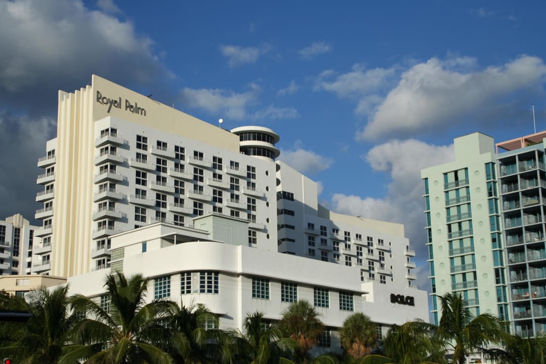 Blick auf das Hotel von der Collins Ave Royal Palm South Beach Miami, a Tribute Portfolio Resort