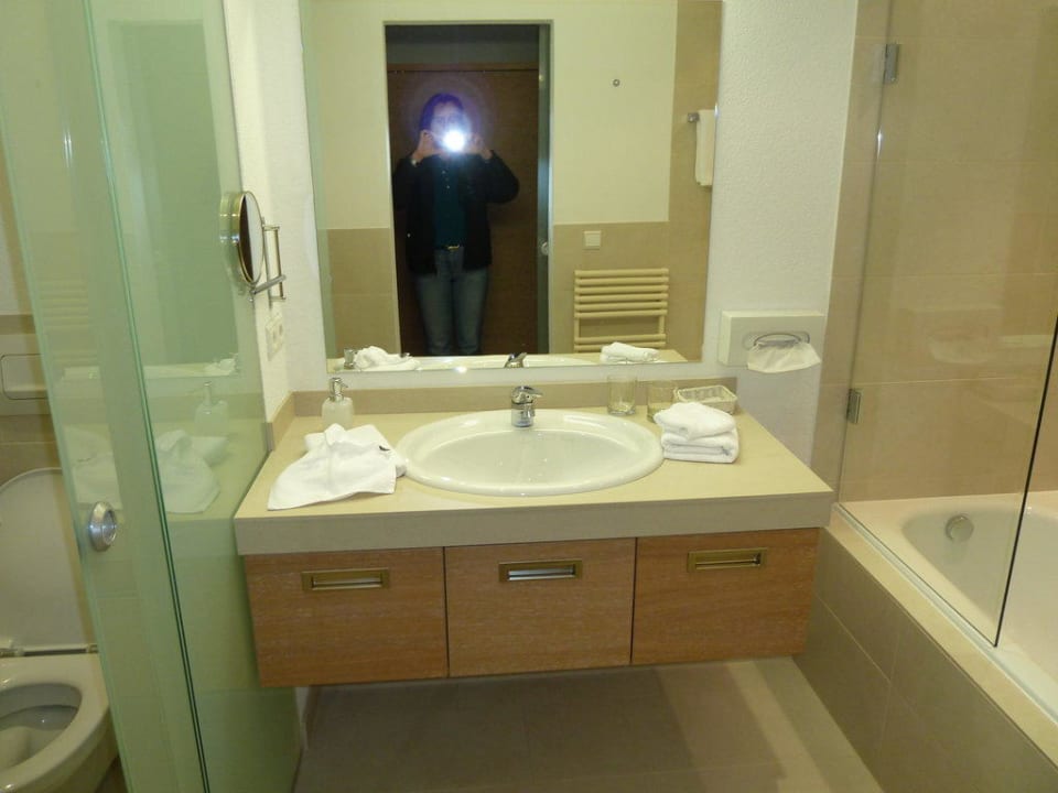Badezimmer des Zimmers 302 Superior Hotel Rössle